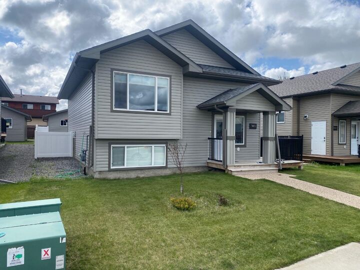 Property Photo:  7401 44 Avenue  AB T4V 5E1 