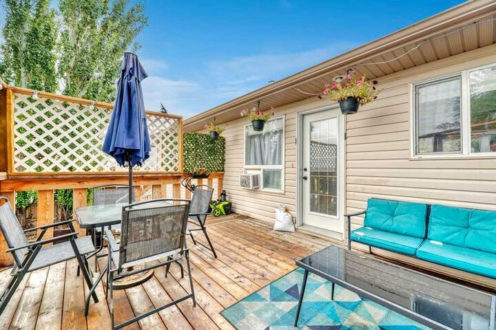 Property Photo:  1907 Strathcona Terrace  AB T1P 1S8 
