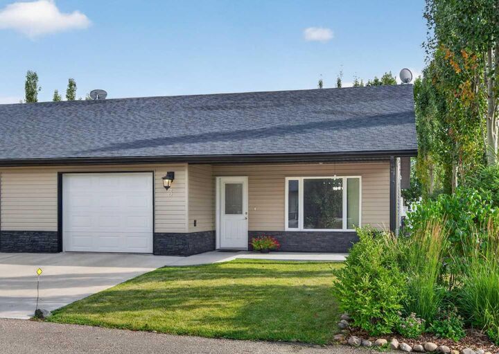 310 6 Avenue NE 3 — photo 1
