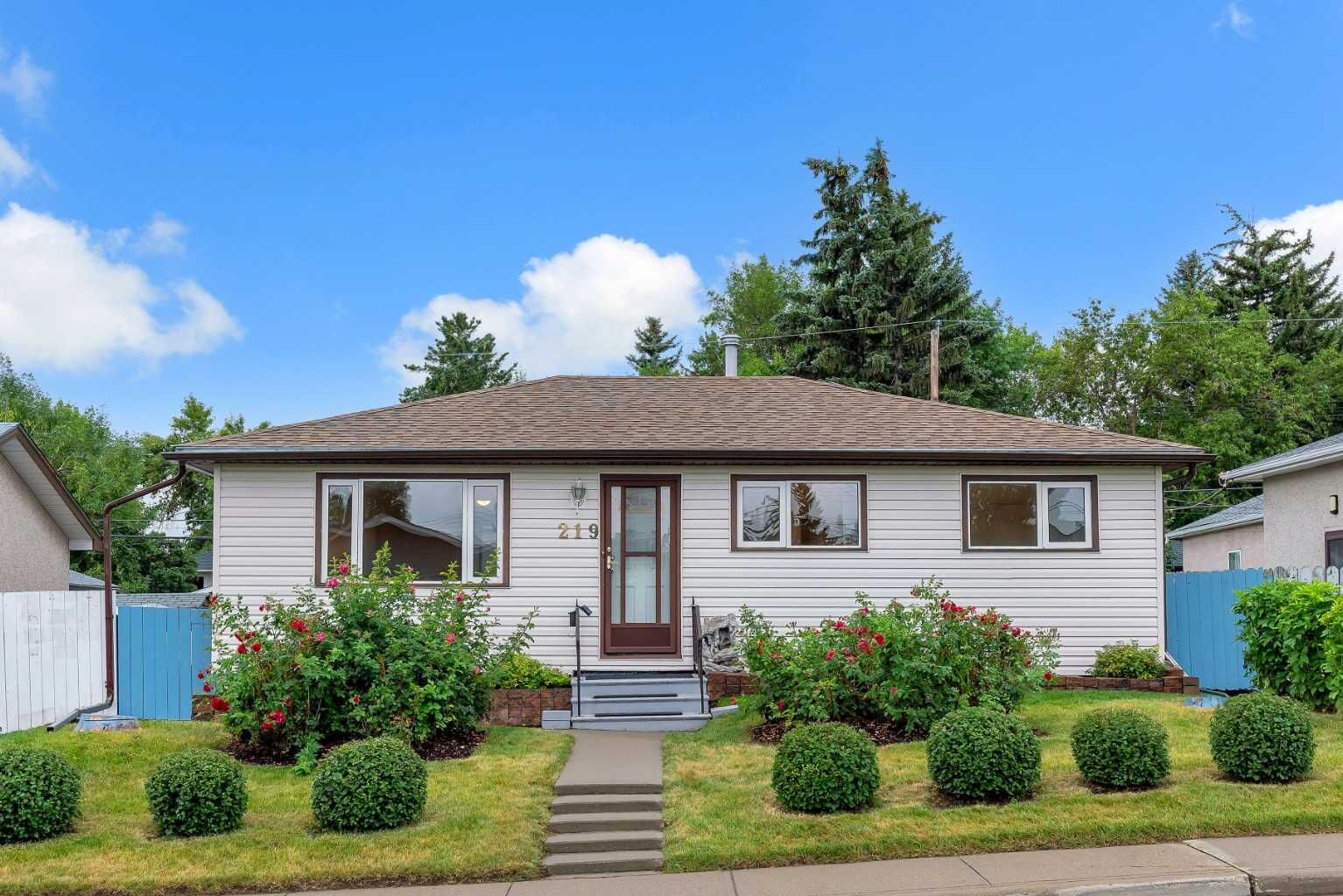 Property Photo: 219 Tache Avenue NW AB T2K 3R6