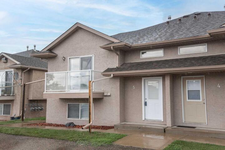 Property Photo: 4626 44 Street 5 AB T4S 1W7