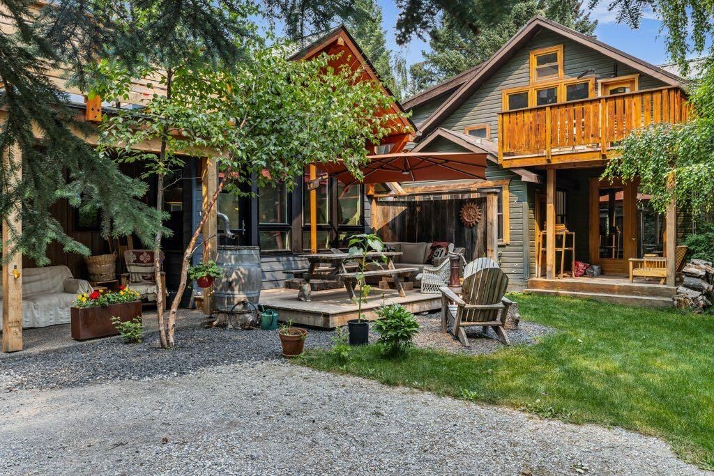 Property Photo: 132 Rundle Crescent A And B AB T1W 2L6