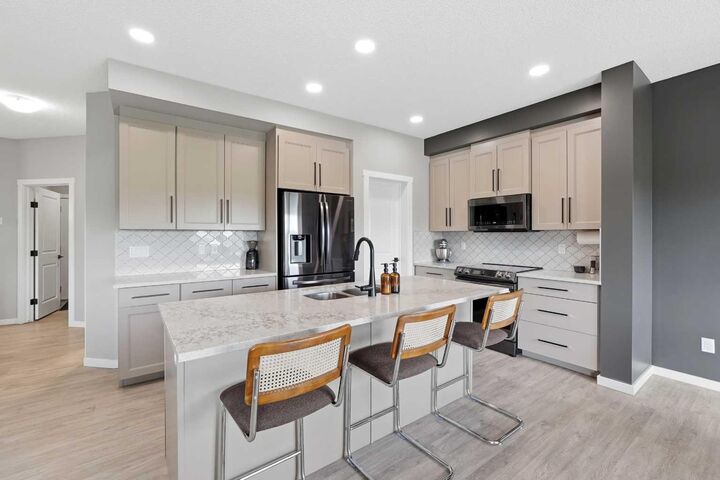 Property Photo:  45 Memorial Parkway  AB T4E 3B7 