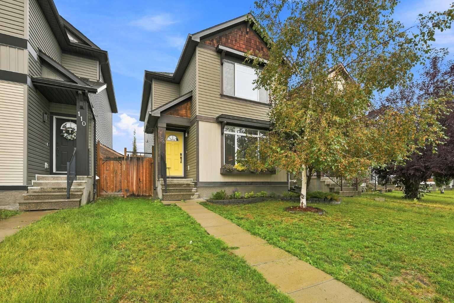 Property Photo:  106 Autumn Crescent SE  AB T3M 0P5 