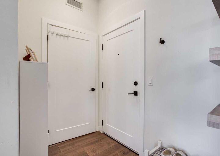 Property Photo: 2702 17 Avenue SW 408 AB T3E 8A5