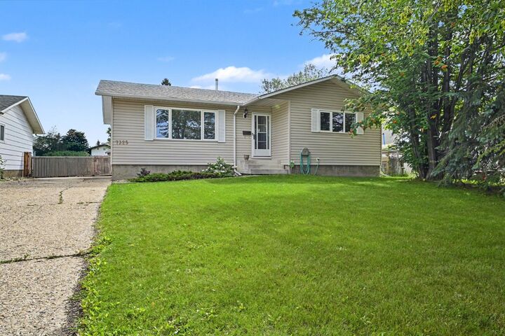 Property Photo:  7325 97A Street  AB T8V 4X5 
