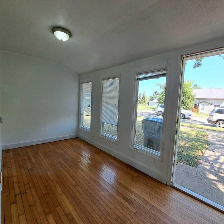 Property Photo: 5308 49 Avenue SK S9V 0V1