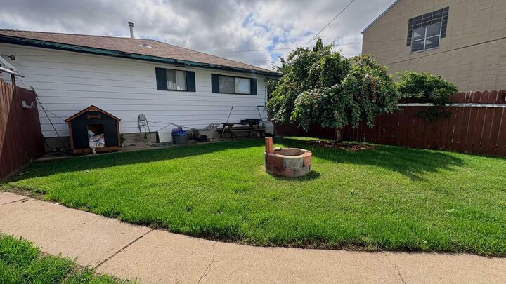 Property Photo:  718 10 Street  AB T9W 1E2 