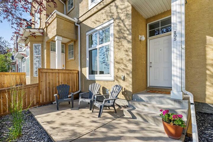 Property Photo:  205 McKenzie Towne Gate SE  AB T2Z 4G2 