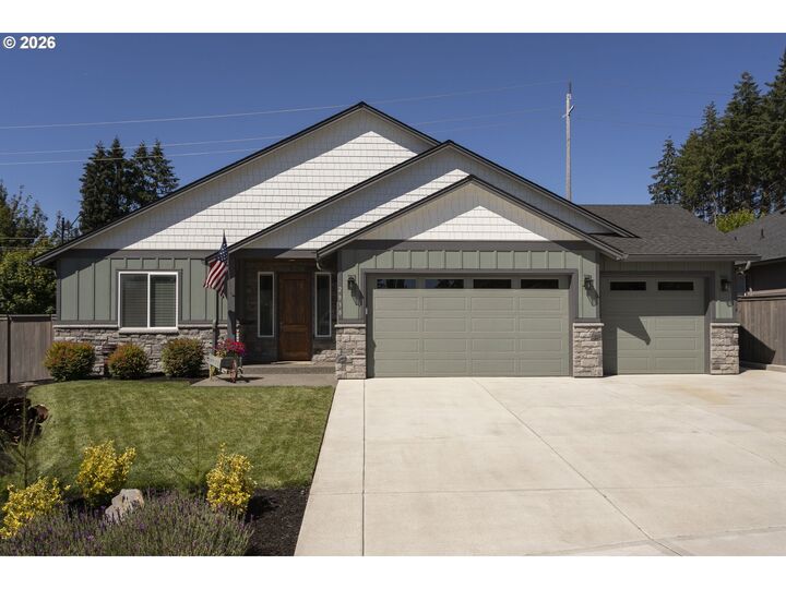 Property Photo:  2938 NE 3rd Cir  WA 98604 