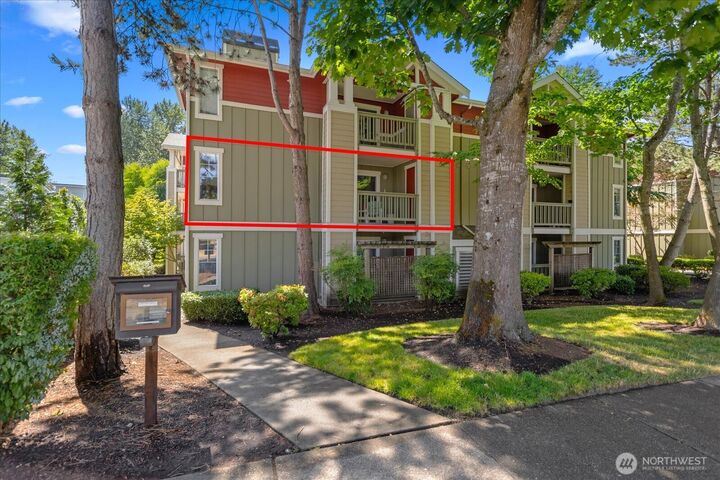 Property Photo: 7711 NE 175th Street F202 WA 98028