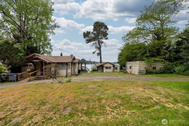 Property Photo: 1747 SW Bay Street WA 98366