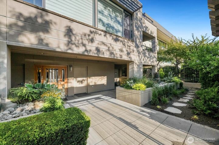 Property Photo:  5726  Lake Washington Boulevard NE 3001  WA 98033 