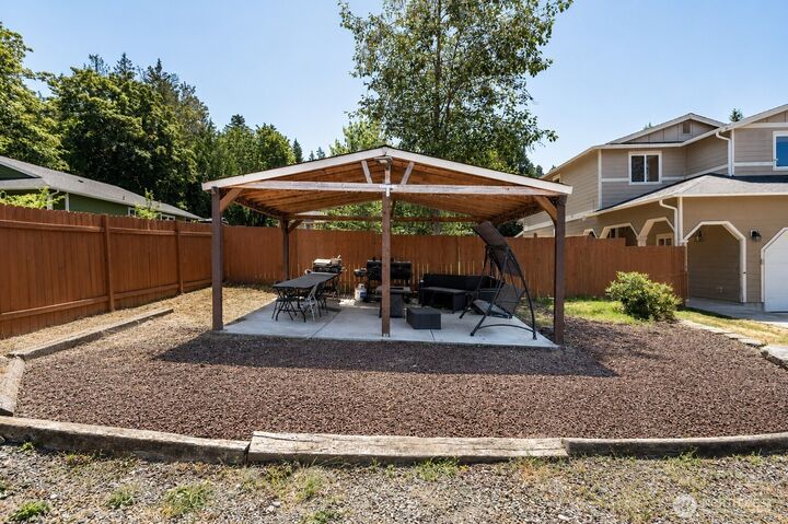 Property Photo:  22508  120th Avenue E  WA 98338 