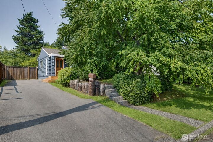 Property Photo:  15829  26th Avenue NE  WA 98155 