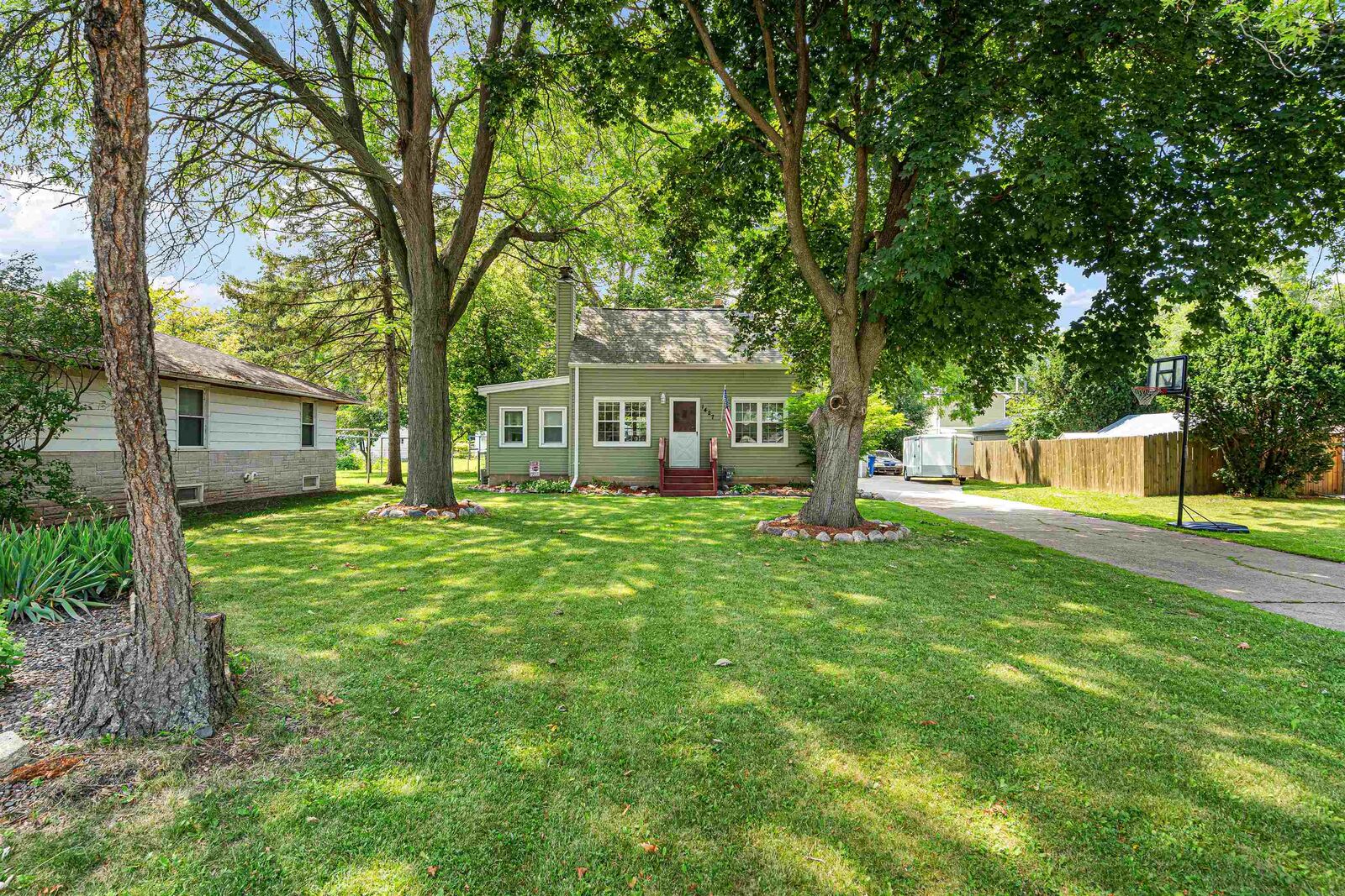 Property Photo:  1427 Oak Street  WI 54901 