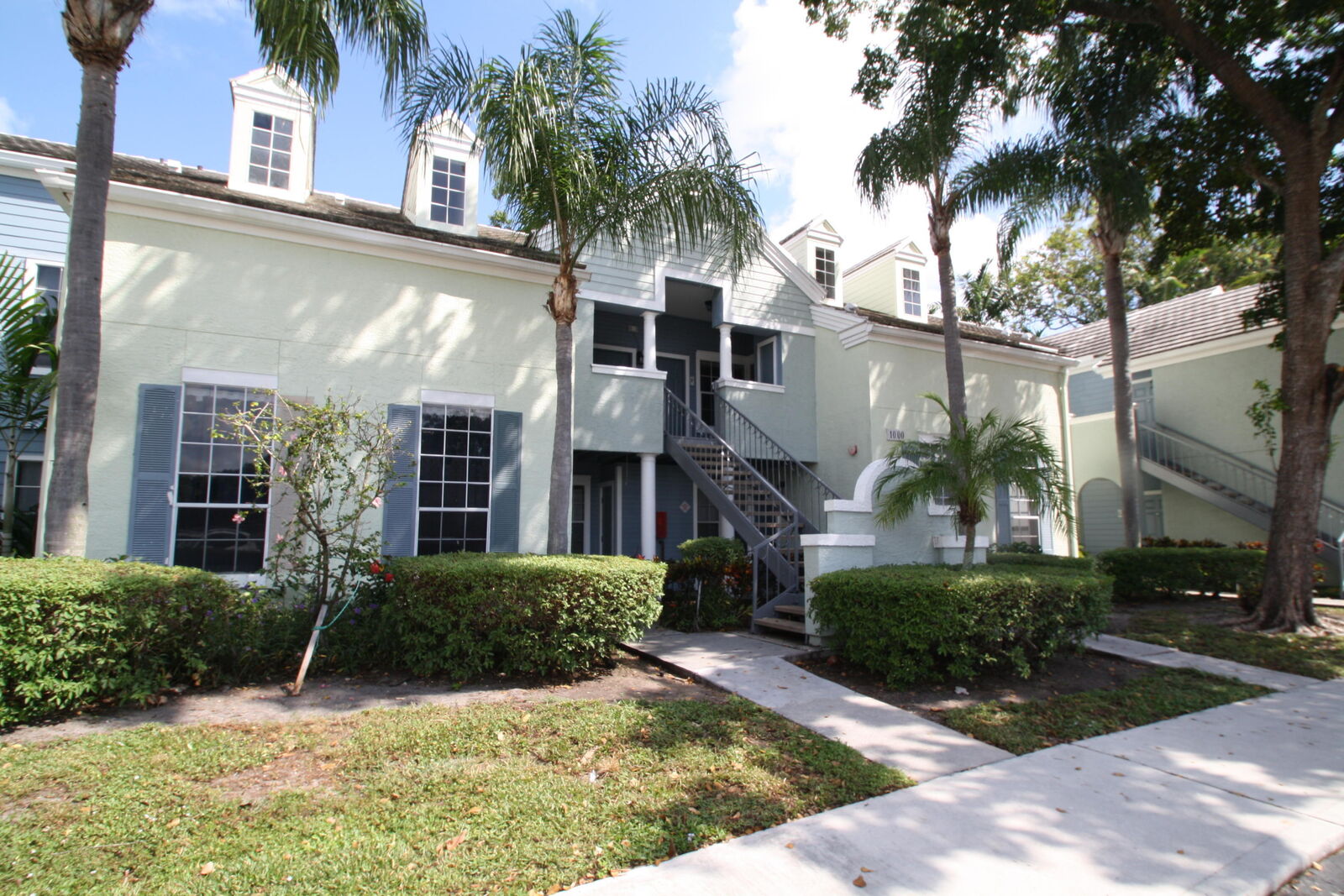 Property Photo:  1000 Crystal Way F  FL 33444 
