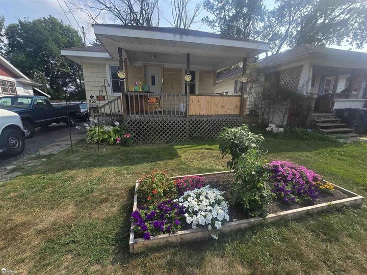 Property Photo:  855 Victoria Avenue  MI 48507 