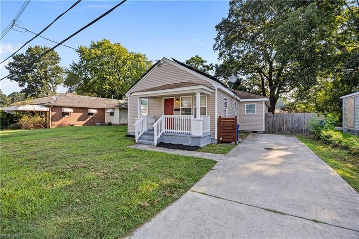 Property Photo:  2509 Evergreen Pl  VA 23704 