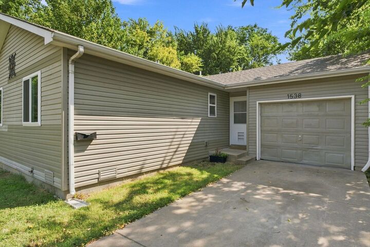 Property Photo:  1538 S Gold St  KS 67213-5234 