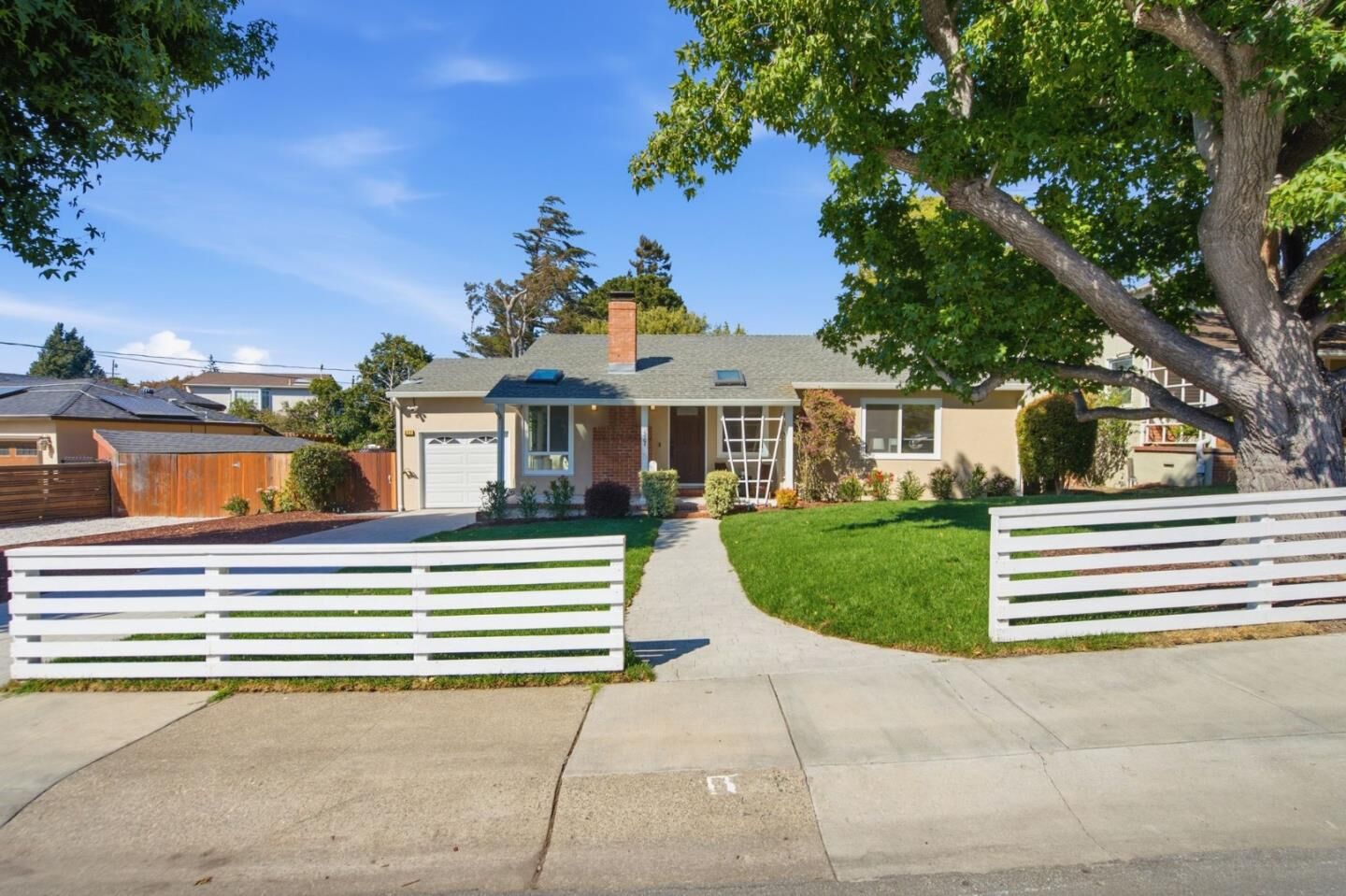 Property Photo:  527 Santa Florita Avenue  CA 94030 