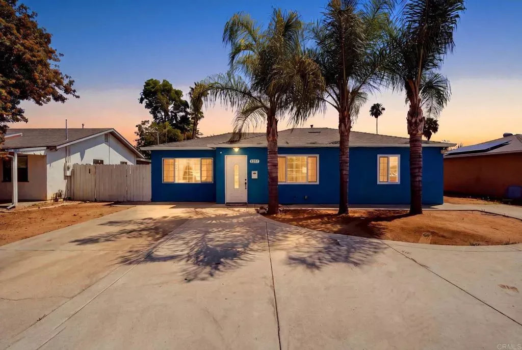 Property Photo:  1257 E Lexington Avenue  CA 92019 