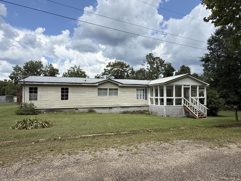 Property Photo: 209 McLain AL 36353