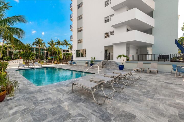 Property Photo:  3051 NE 48th St 406  FL 33308 