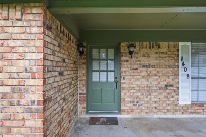 Property Photo: 8408 Friar Tuck TX 77632