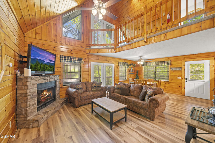 Property Photo: 1656 Racoon Den Way TN 37862