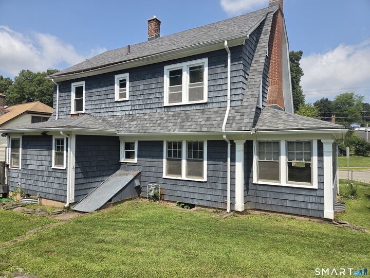 Property Photo:  318 Middle Turnpike East  CT 06040 