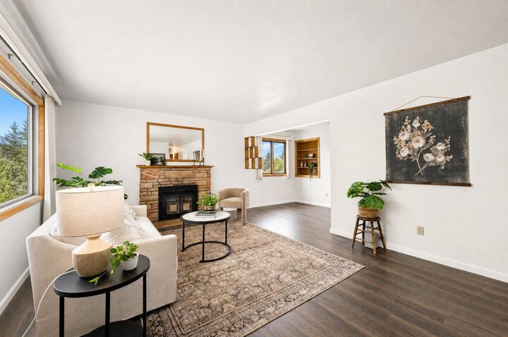 Property Photo: 703 N 2nd St WA 99173