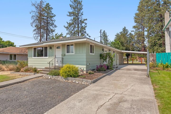 Property Photo: 4318 W Queen Ave WA 99205