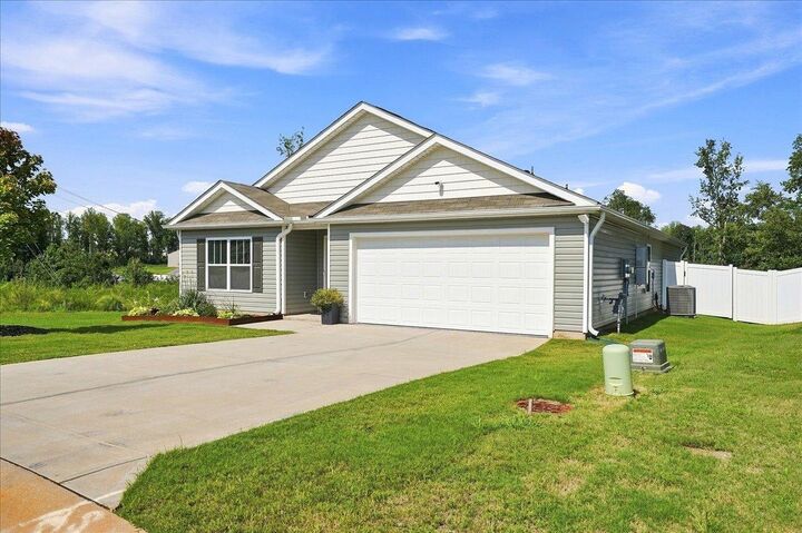 Property Photo: 443 Valencia Circle SC 29385