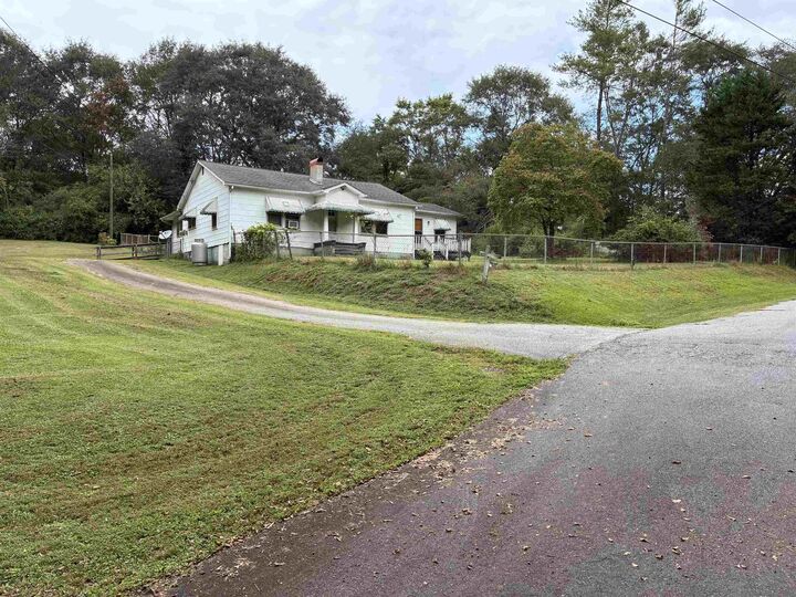Property Photo:  206 Railroad Street  NC 28114 