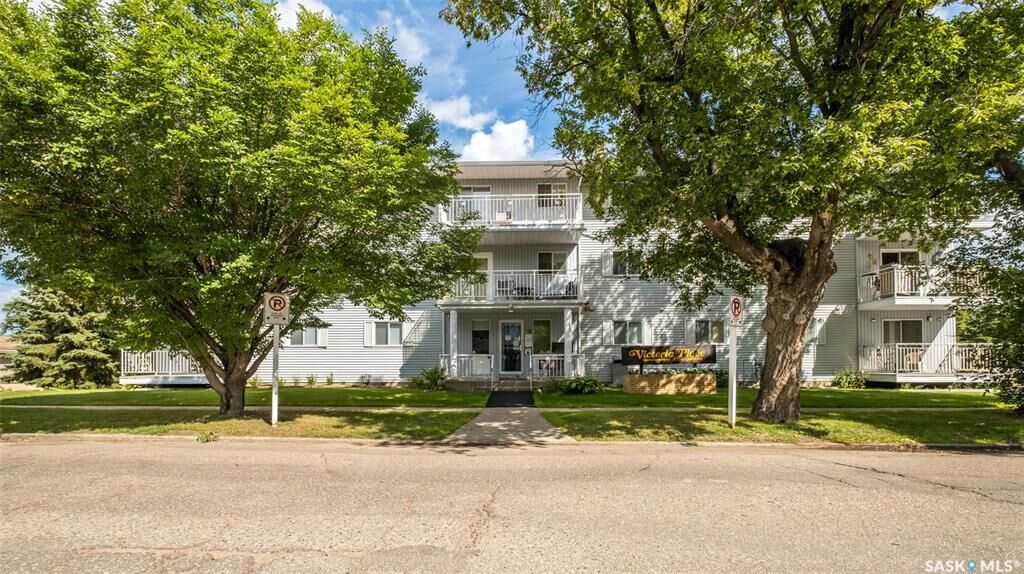 Property Photo: 66 19th Street W 105 SK S6V 7T6