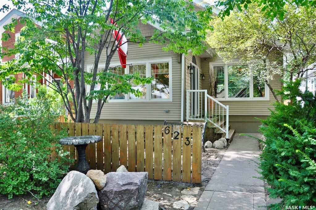 Property Photo:  623 4th Avenue N  SK S7K 2M8 