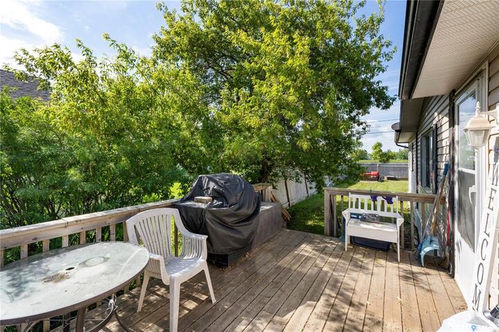 Property Photo:  309 Burrows Avenue W  SK S0E 1A0 