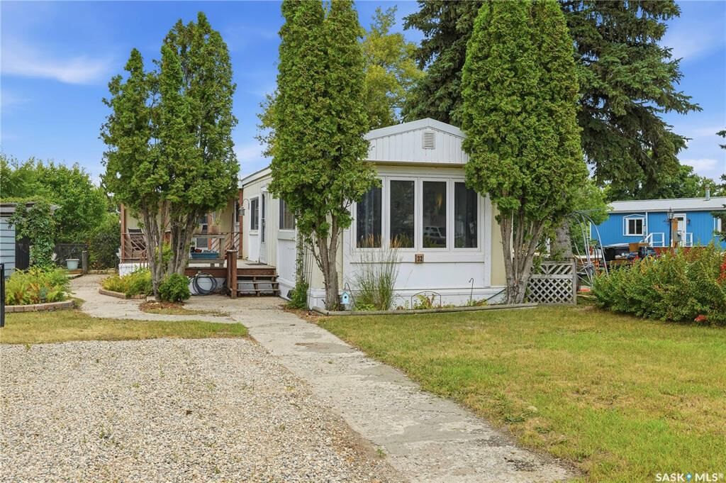Property Photo:  32 Crystal Drive  SK S4L 1B3 