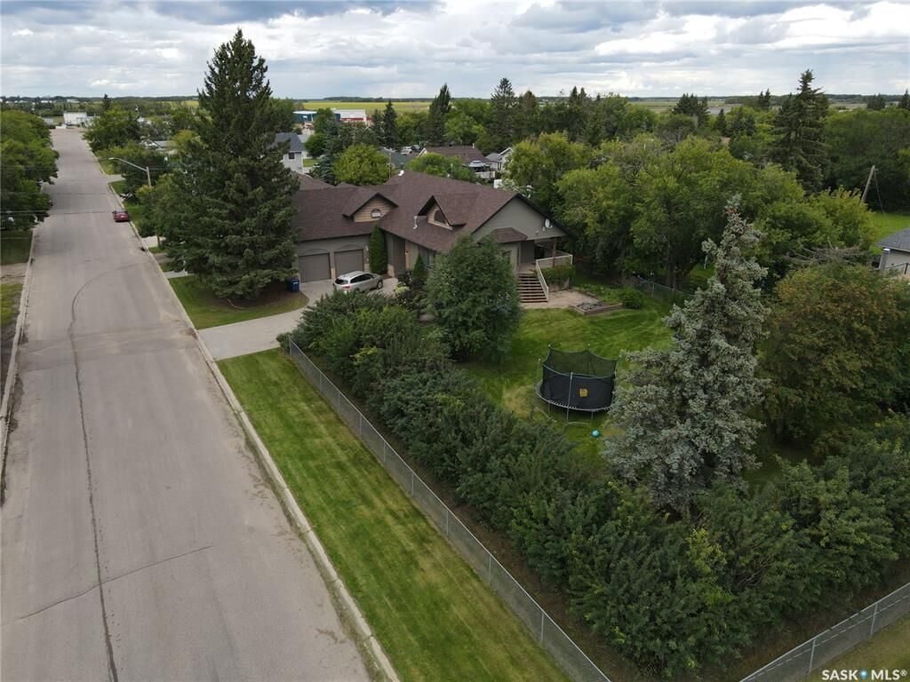Property Photo: 717 3rd Avenue W SK S9X 1A5