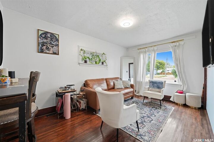 Property Photo:  416 Taylor Street W  SK S7M 0C8 