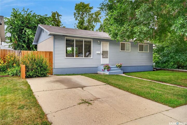 Property Photo: 214 Fisher Crescent SK S7L 5C9