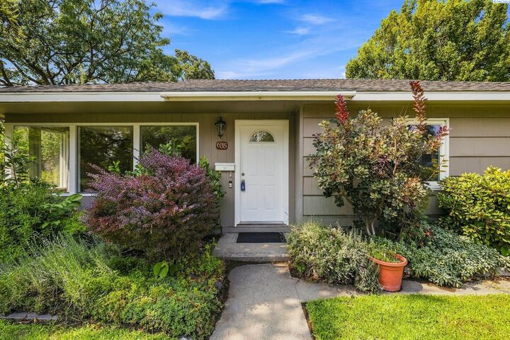 Property Photo: 635 Chestnut Ave WA 99352