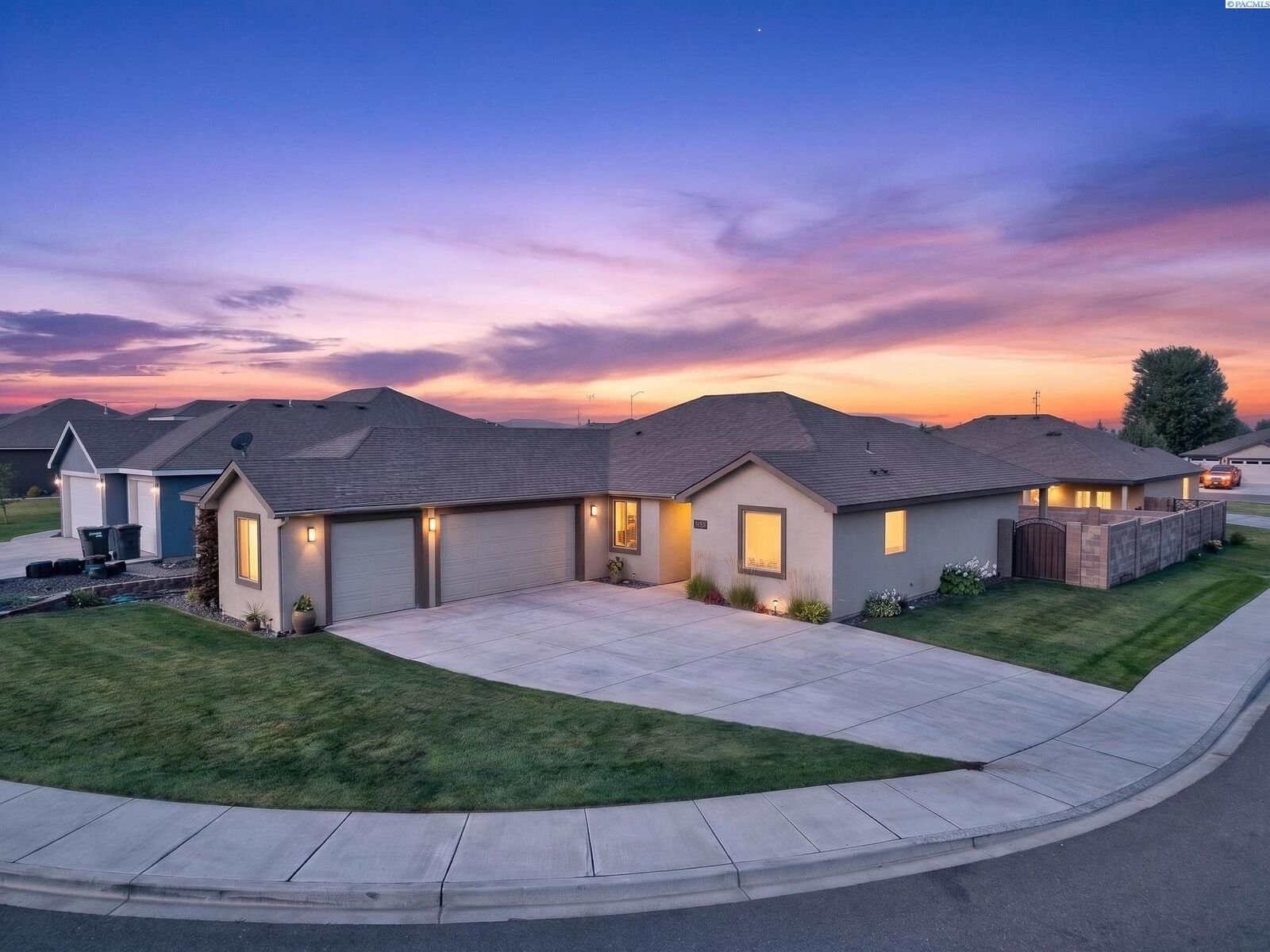 Property Photo:  6018 Cotswold Lane  WA 99301 