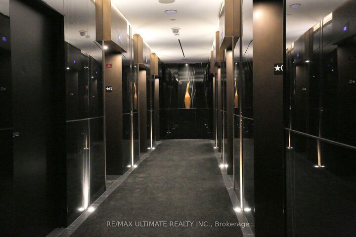 Photo de la propriété:  11 Yorkville Avenue 1713  ON M4W 0B7 