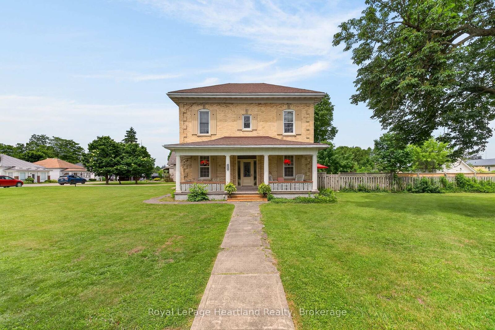Property Photo: 638 Havelock Street ON N0G 2H0