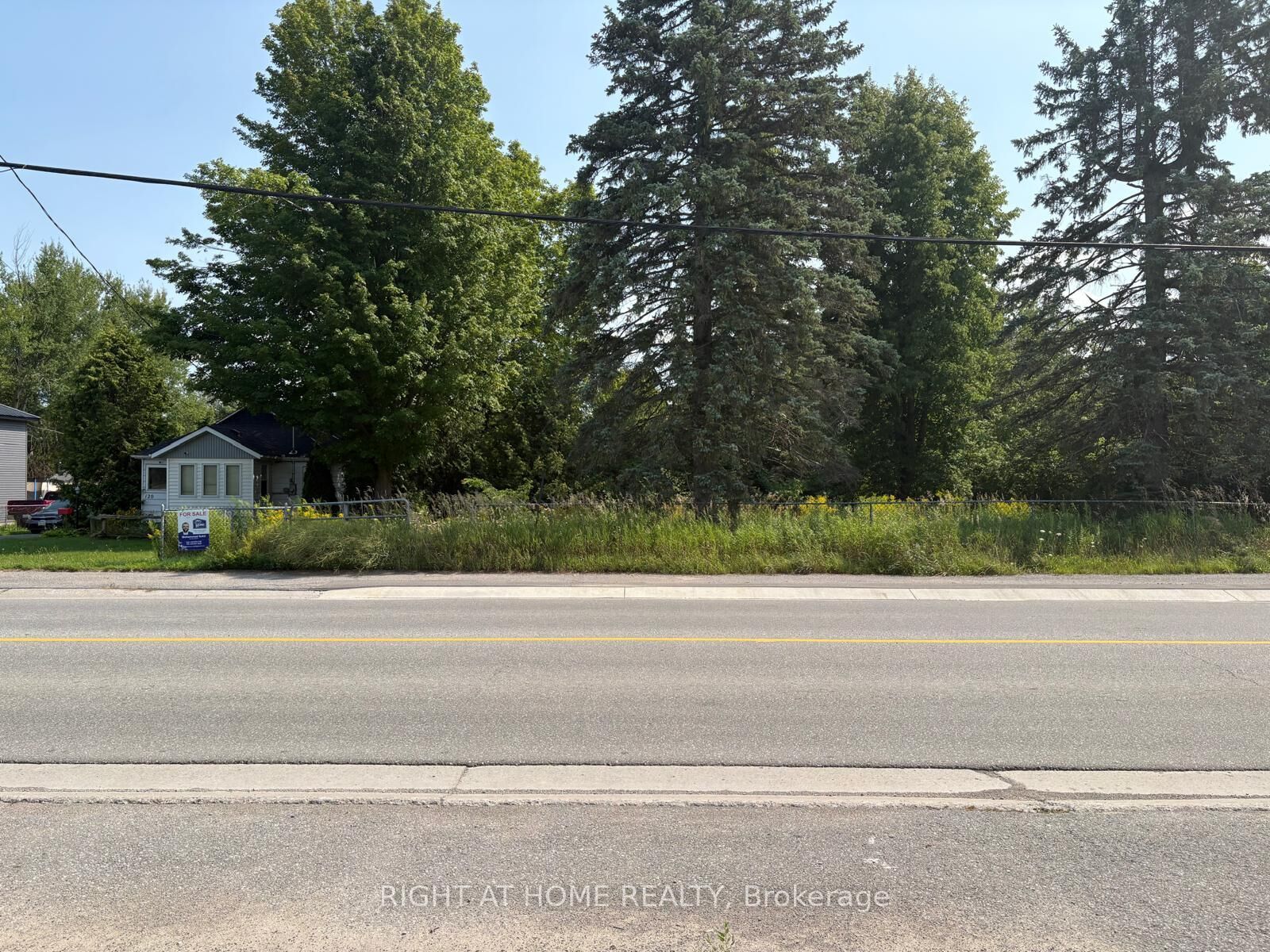 Property Photo:  122 King Street W  ON K0L 2W0 