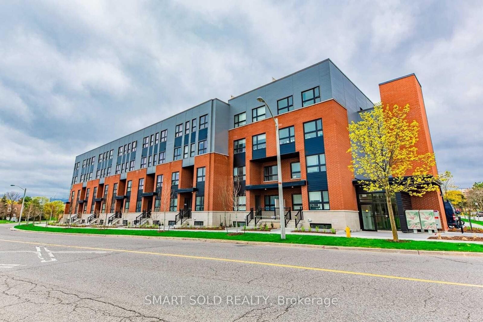 Property Photo:  2100 Bridletowne Circle 306  ON M1W 0A6 
