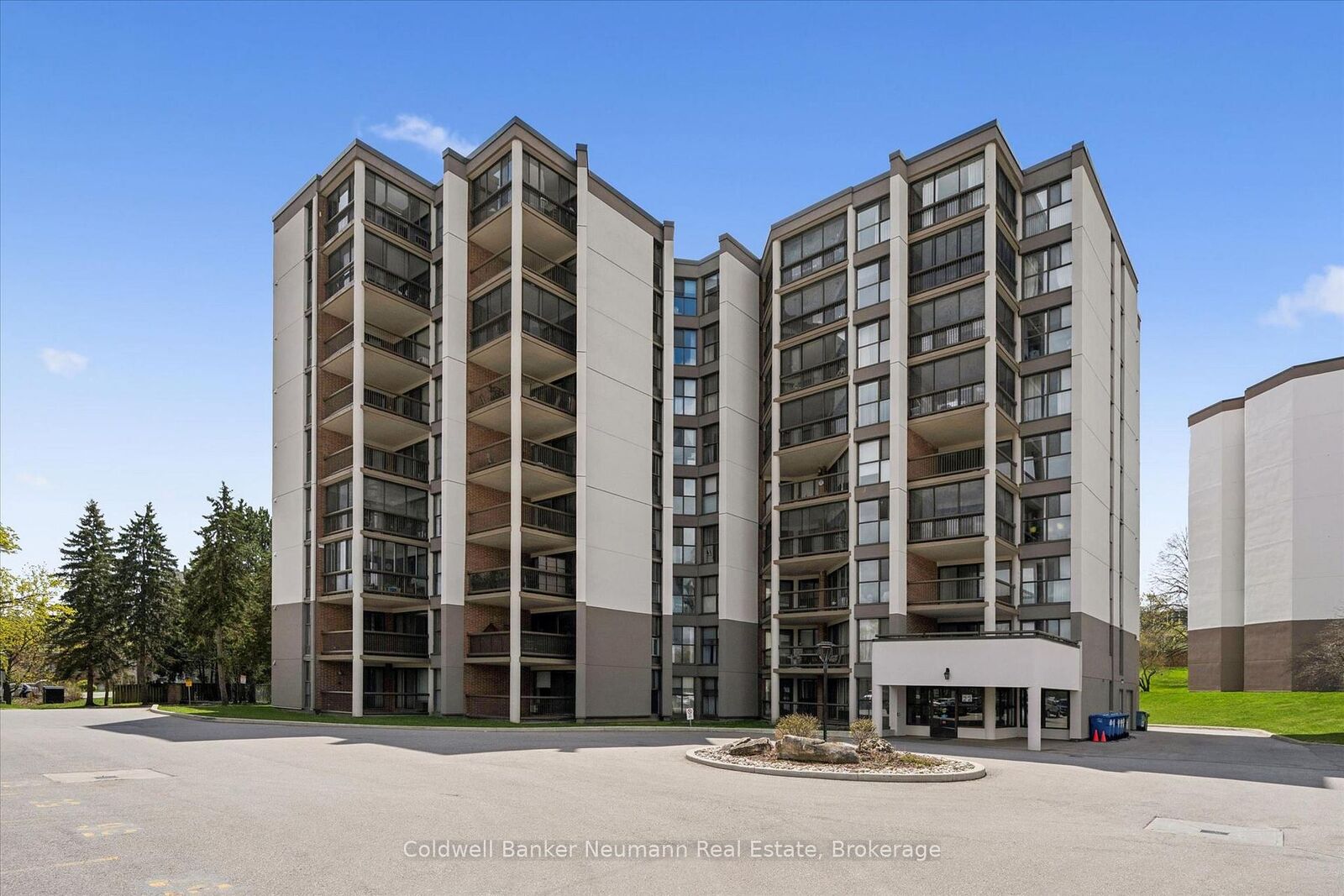 Property Photo: 22 Marilyn Drive 708 ON N1H 7T1