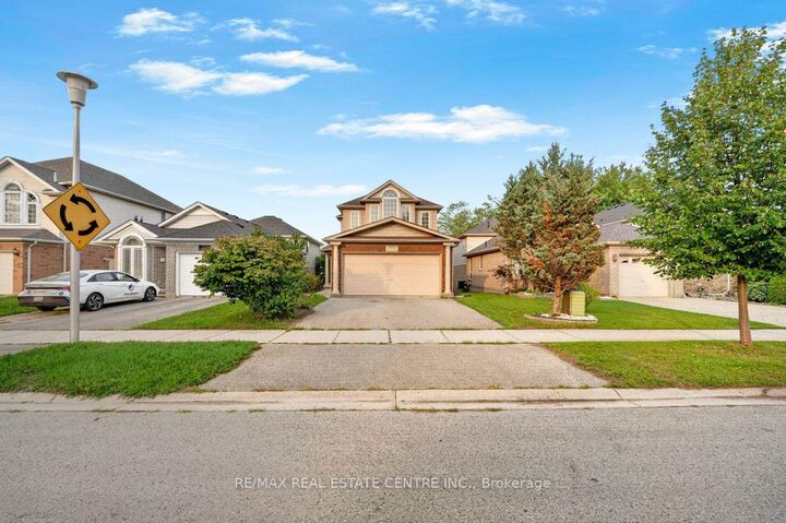 714 Oakcrossing Road — photo 1